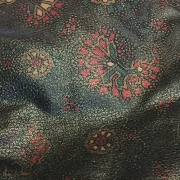 FINAL SALE PRICE Ladies Foldover Bag with Outer Zipper Pocket - Picture 3 of 4